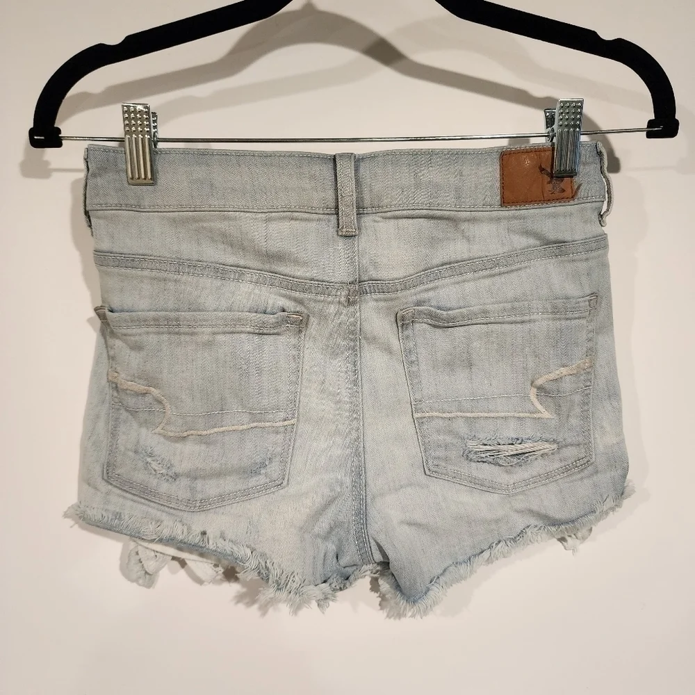 American‎ Eagle High Rise Sortie Shorts Light Wash Distressed Lace Pockets sz 2
